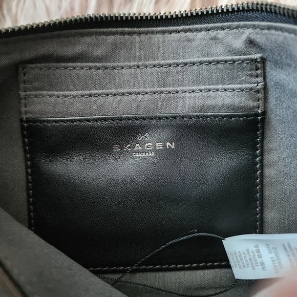 Skagen Denmark zip pouch wristlet black leather - Picture 7 of 11